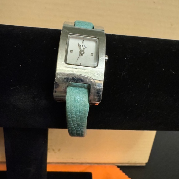 Relic Silver Watch with Green Leather Strap - Picture 10 of 10